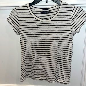 AmberCrombie and Fitch Woman’s xs tee